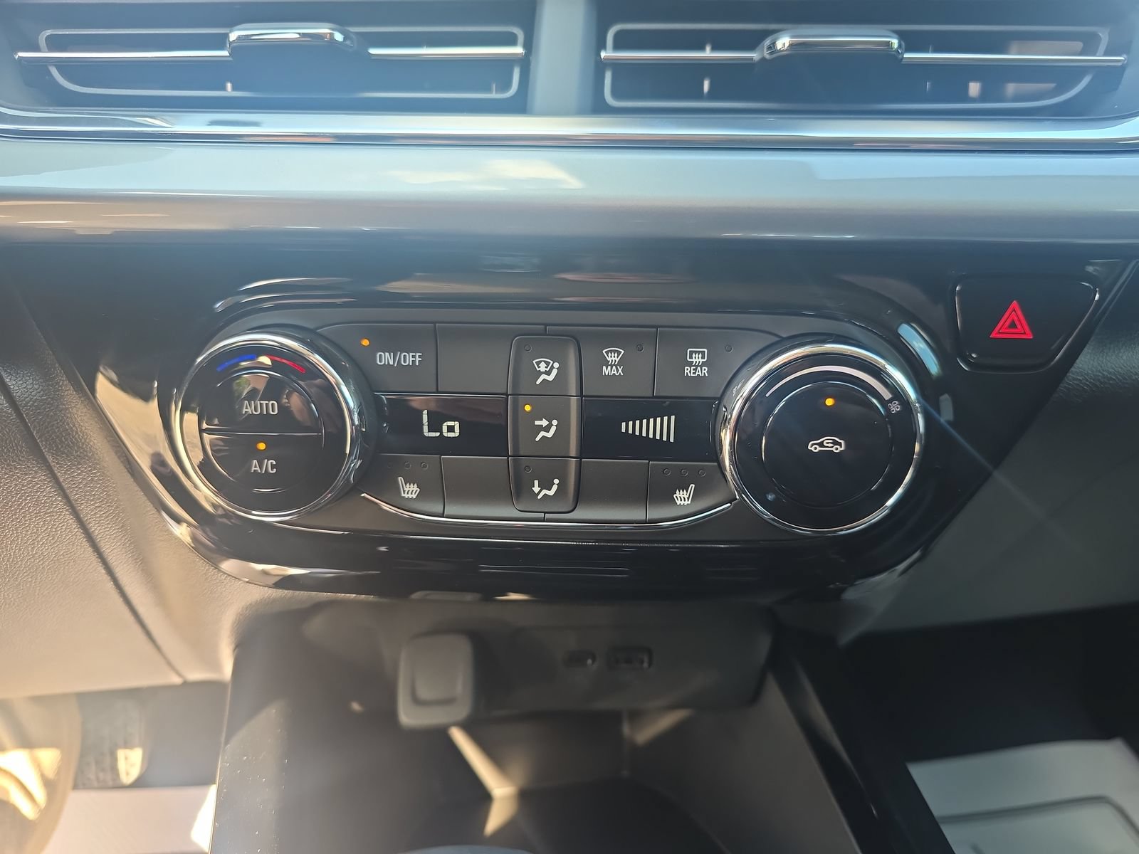 New 2026 Chevrolet Trax LT w/ Midnight Edition FWD image 18