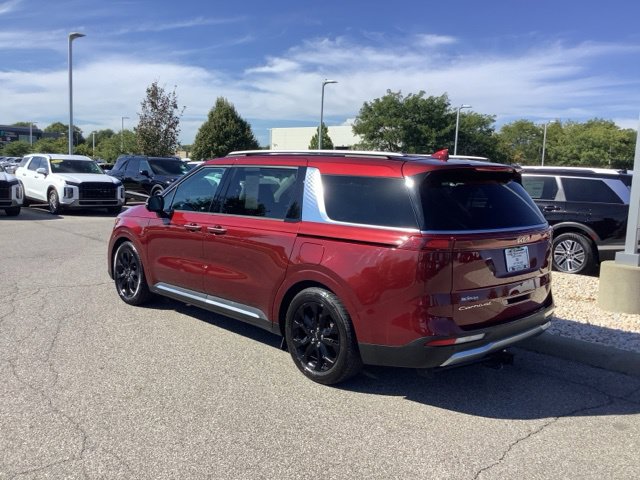 Used 2022 Kia Carnival SX Prestige FWD image 3