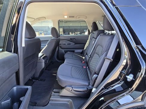 Used 2024 Nissan Pathfinder SV image 13