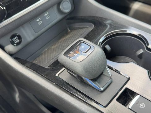 Used 2024 Nissan Rogue S FWD image 21