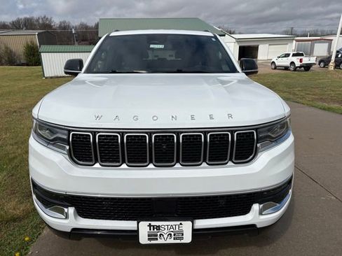 Used 2024 Jeep Wagoneer 4WD w/ Convenience Group I image 2