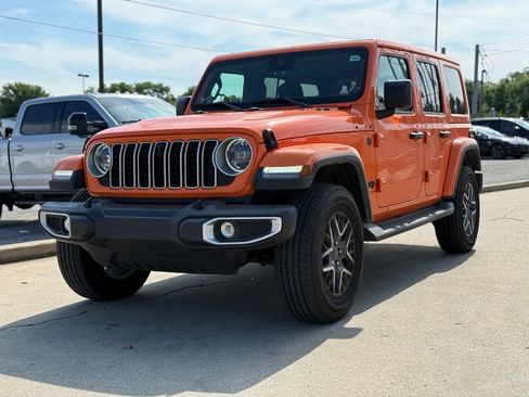 Used 2025 Jeep Wrangler Unlimited Sahara AWD/4WD image 2