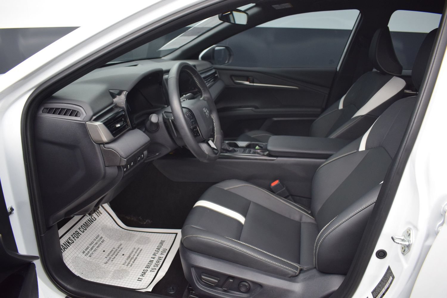 Used 2026 Toyota Camry SE FWD image 13