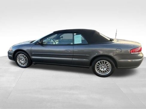 Used 2005 Chrysler Sebring Touring w/ Electronics Convenience Group image 7