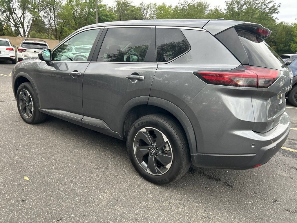 Used 2025 Nissan Rogue SV AWD/4WD image 18