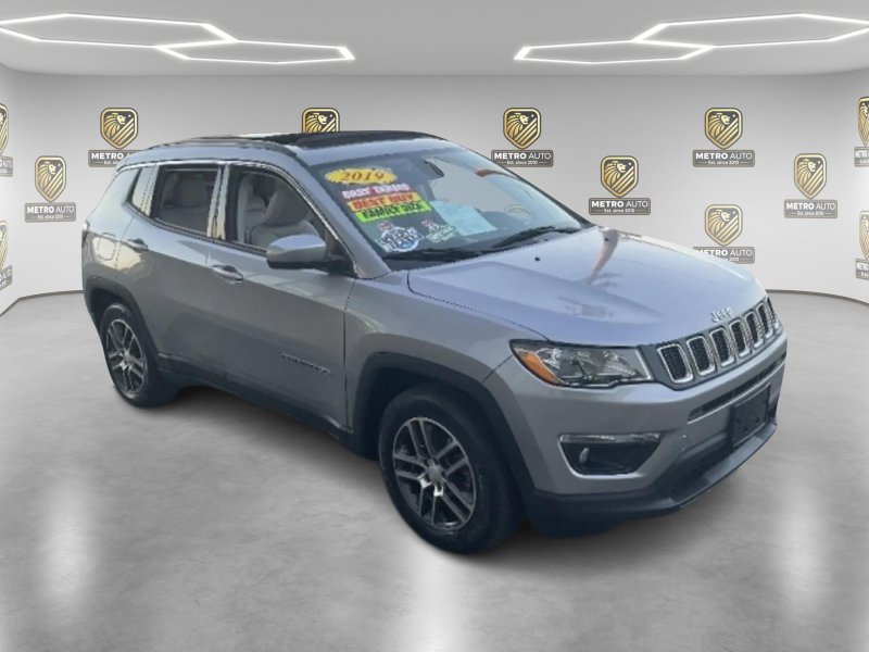 Used 2019 Jeep Compass Latitude FWD image 3