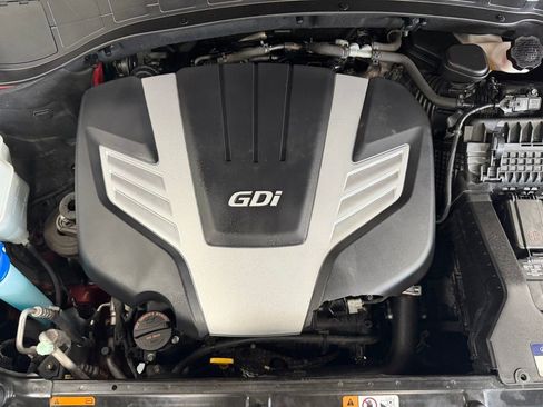 Used 2018 Hyundai Santa Fe SE AWD/4WD image 9
