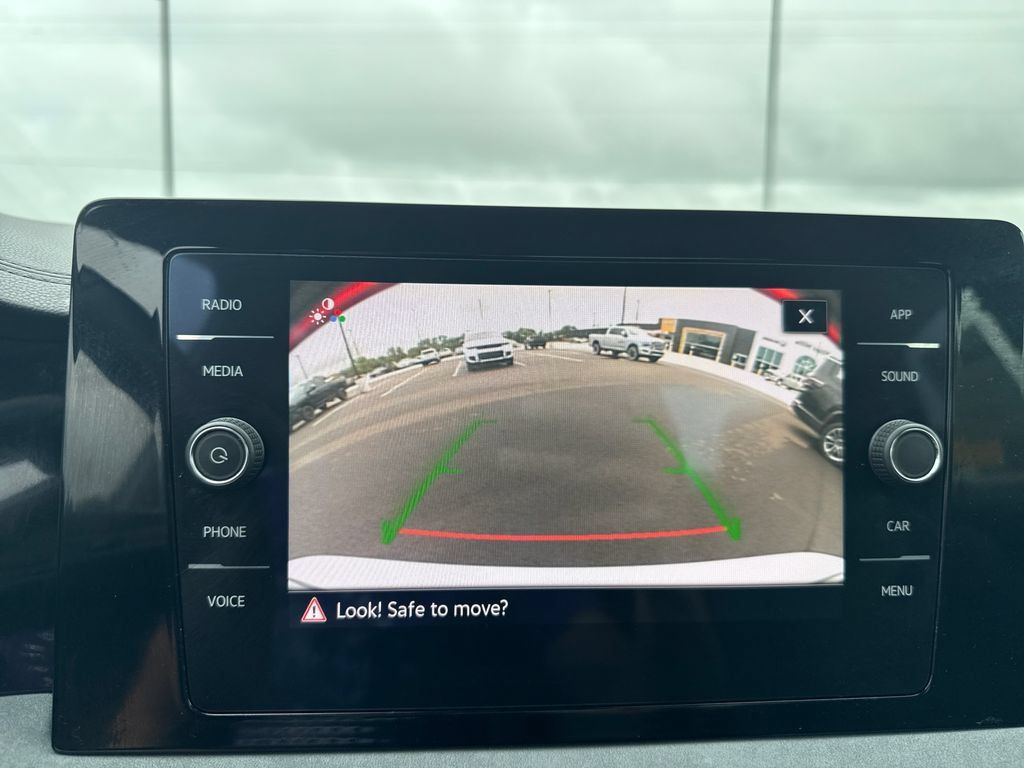 Used 2025 Volkswagen Jetta SE FWD image 20
