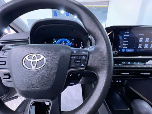 Used 2025 Toyota Camry LE FWD image 21
