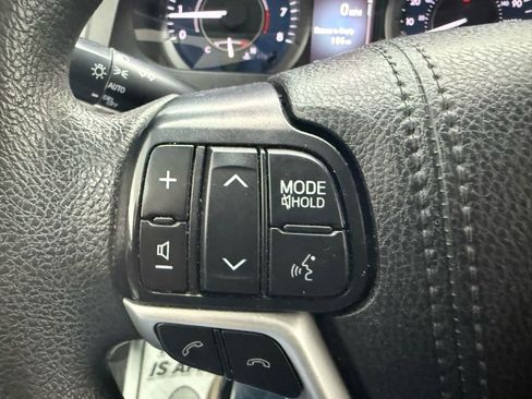 Used 2020 Toyota Sienna L image 8