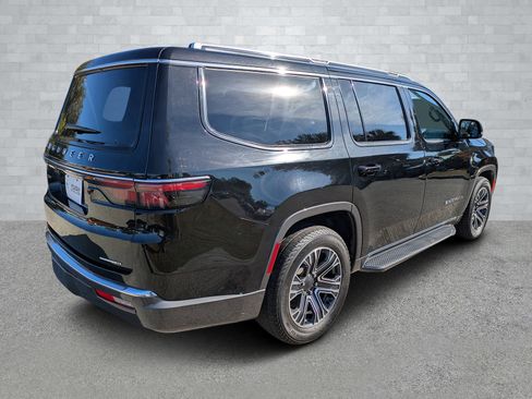 Used 2022 Jeep Wagoneer Series III w/ Flexible Seating Group image 5