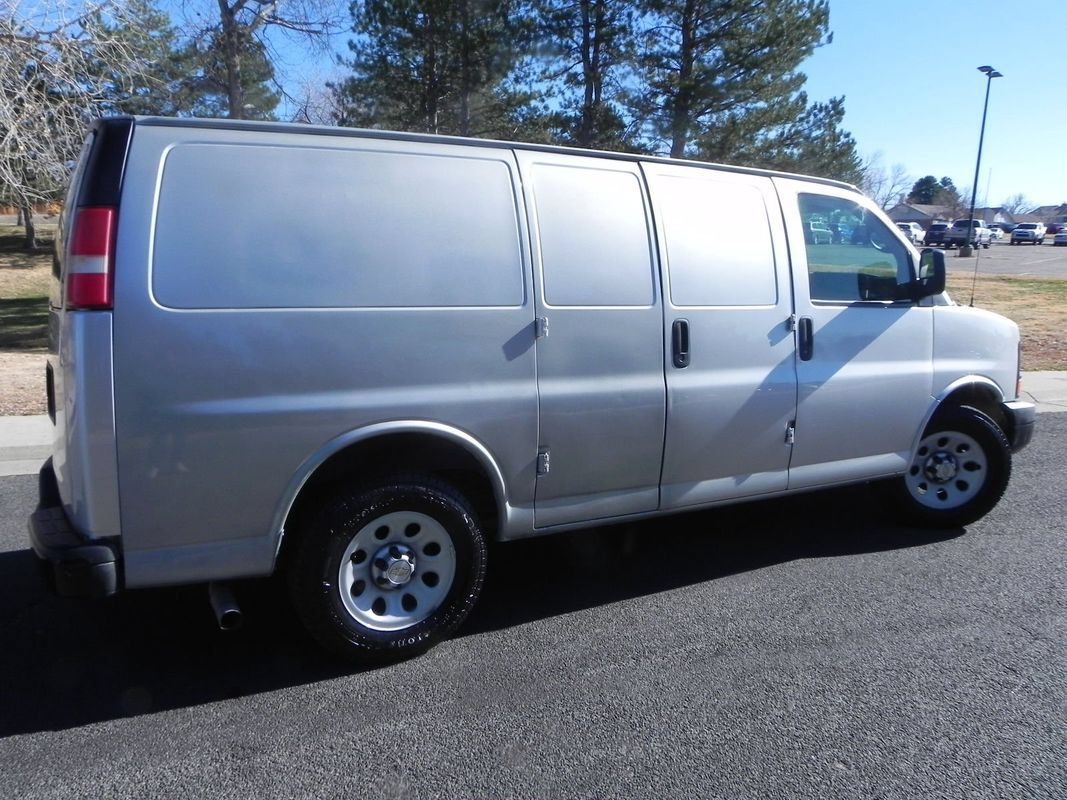 Used 2013 Chevrolet Express 1500 RWD image 4