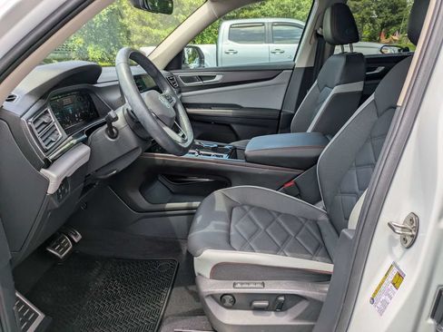 Used 2024 Volkswagen Atlas Peak Edition SEL AWD/4WD image 22
