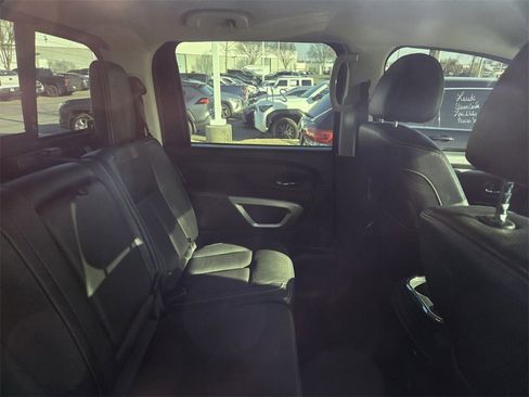 Used 2019 Nissan Titan PRO-4X w/ Pro-4x Convenience Package image 4