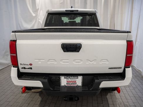 Used 2025 Toyota Tacoma TRD Off-Road image 4