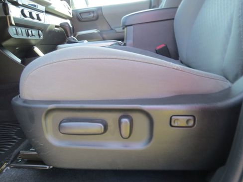 Used 2022 Toyota Tacoma SR5 w/ Technology Package image 16