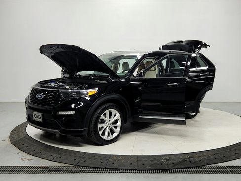 Used 2023 Ford Explorer Platinum w/ Technology Package image 11