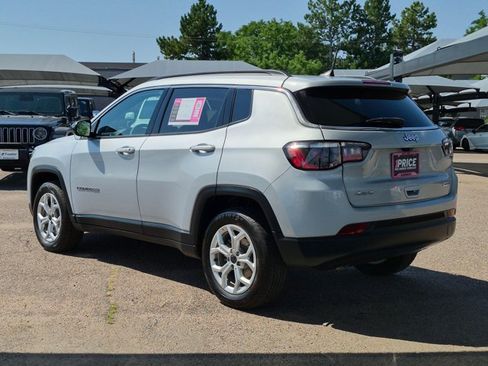 Used 2025 Jeep Compass Latitude AWD/4WD image 7