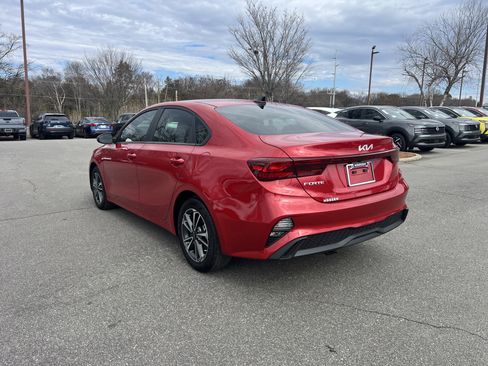 Used 2024 Kia Forte LXS w/ LXS Technology Package image 7
