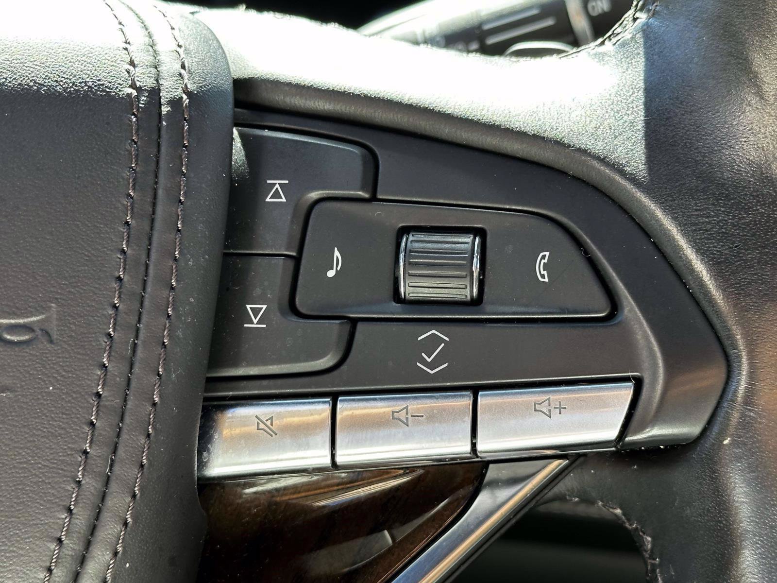 Used 2024 Cadillac Escalade Premium Luxury Platinum AWD/4WD image 27