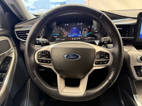Used 2021 Ford Explorer XLT w/ Equipment Group 202A AWD/4WD image 28