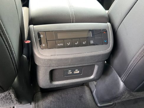 Used 2024 Nissan Pathfinder SL FWD image 20