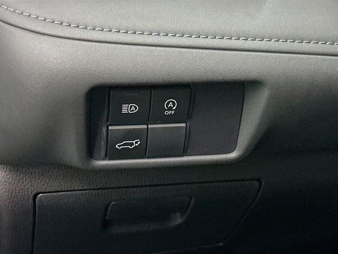 Used 2024 Toyota Highlander LE image 17