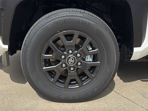 New 2026 Toyota 4Runner SR5 image 25