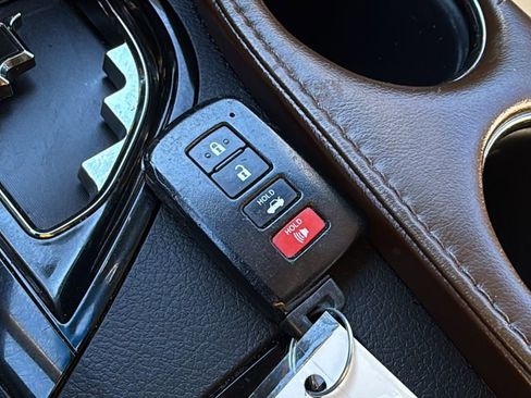 Used 2016 Toyota Avalon Touring image 35