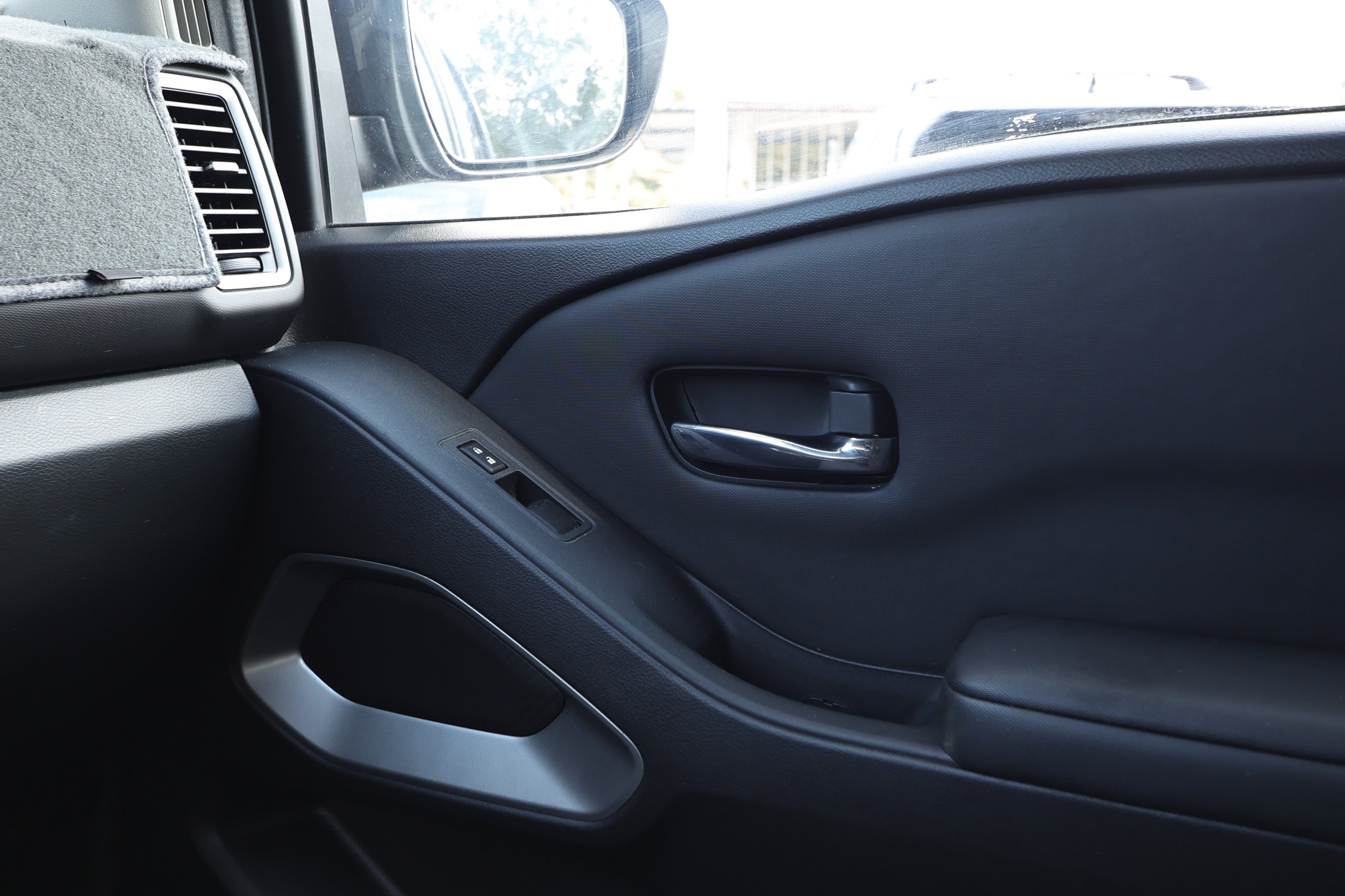 Used 2022 Nissan Frontier SV RWD image 27