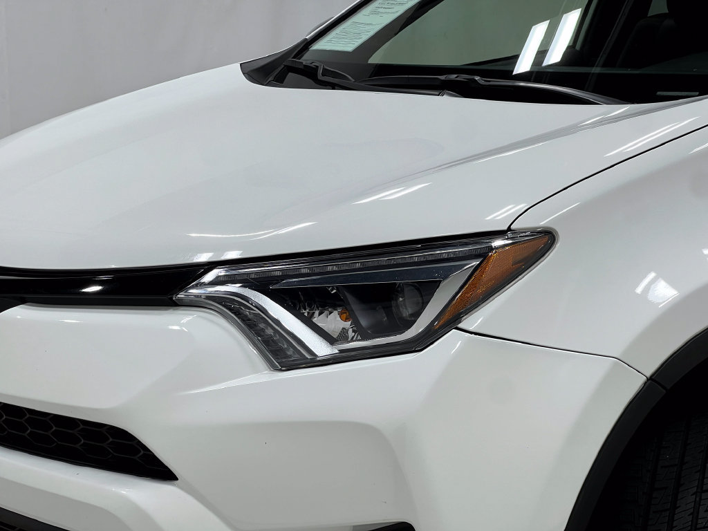 Used 2018 Toyota RAV4 SE w/ Power Extra Value Package AWD/4WD image 33
