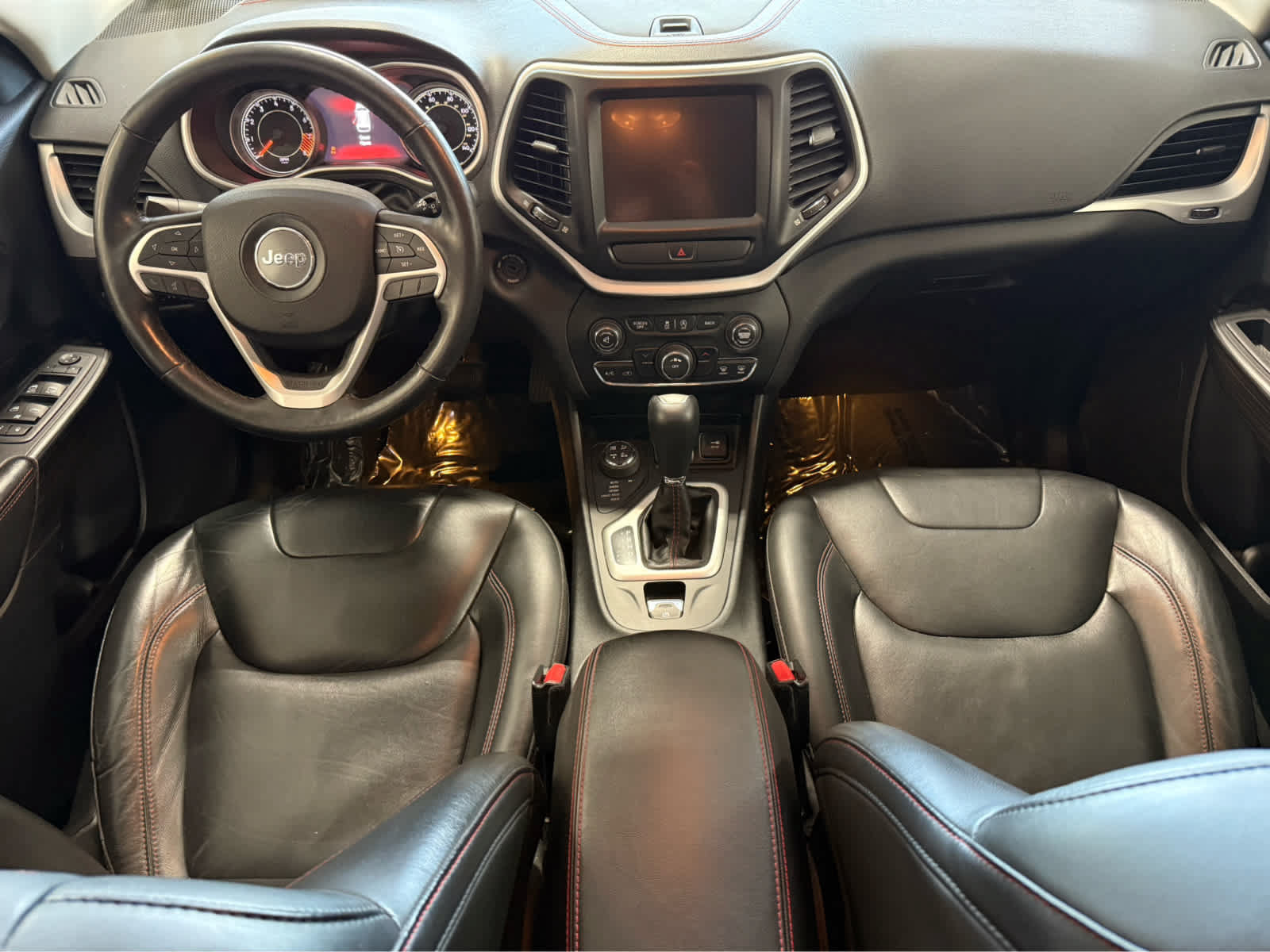 Used 2015 Jeep Cherokee Trailhawk w/ Leather Interior Group AWD/4WD image 11
