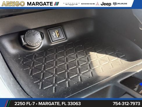 Used 2024 Toyota RAV4 XLE w/ Convenience Package AWD/4WD image 28