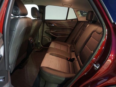 Certified 2025 Chevrolet Trax LT w/ LT Convenience Package image 11