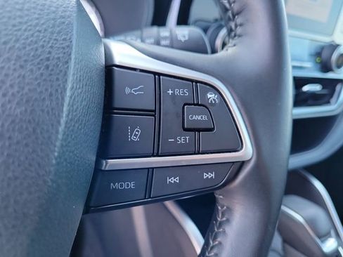 Used 2023 Toyota Highlander LE image 28