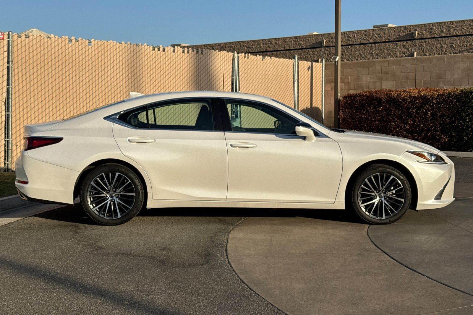 Used 2024 Lexus ES 350 w/ Premium Package FWD image 3