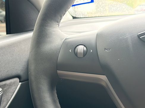 Used 2022 Tesla Model Y Performance image 22