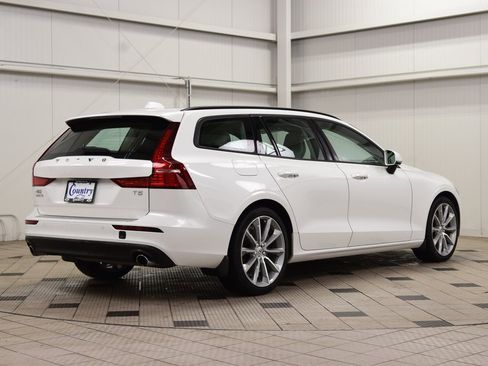 Used 2020 Volvo V60 T5 Momentum w/ Premium Package image 8