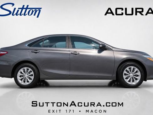 Used 2017 Toyota Camry LE FWD image 2