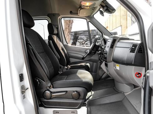 Used 2015 Mercedes-Benz Sprinter 2500 image 26