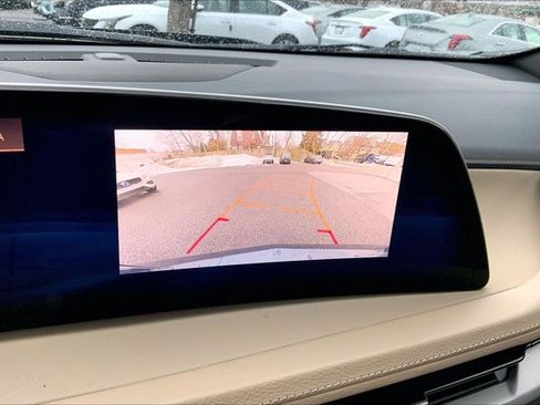 Used 2024 Cadillac XT4 Luxury w/ Cold Weather Package image 21