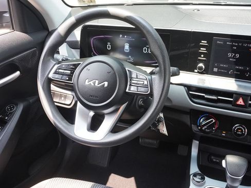 Used 2024 Kia Seltos LX AWD/4WD image 31
