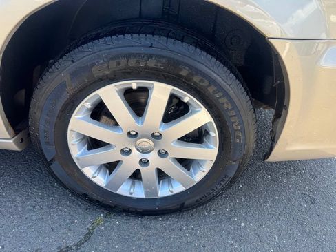 Used 2014 Chrysler Town & Country Touring FWD image 13