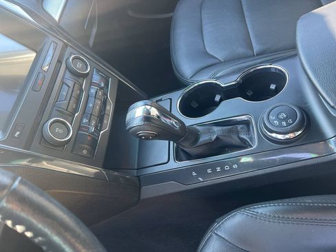 Used 2018 Ford Explorer XLT w/ Equipment Group 202A AWD/4WD image 29