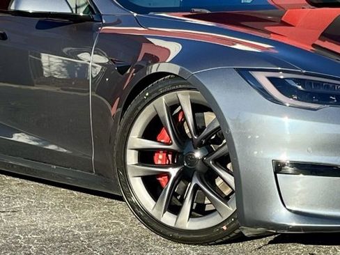 Used 2021 Tesla Model S Plaid image 9