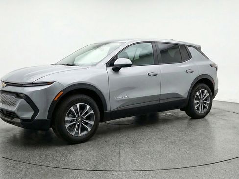 Used 2025 Chevrolet Equinox LT image 3