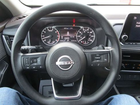 Used 2023 Nissan Rogue S image 15
