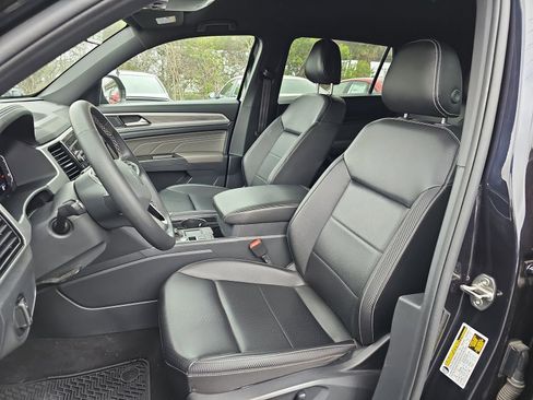 Certified 2022 Volkswagen Atlas Cross Sport SE image 16