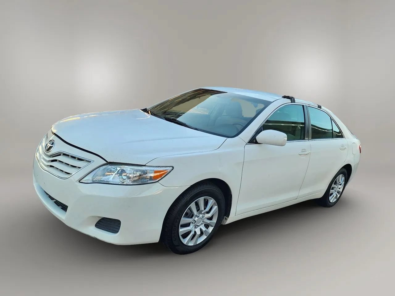Used 2011 Toyota Camry LE FWD image 2