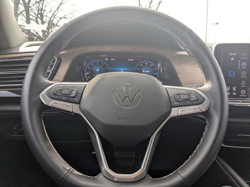 Used 2025 Volkswagen Atlas SE image 14